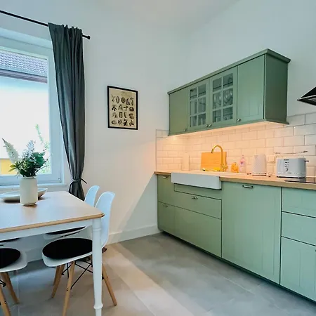 Luxusapartment Im Dichterviertel *garten*parkplatz*wifi*